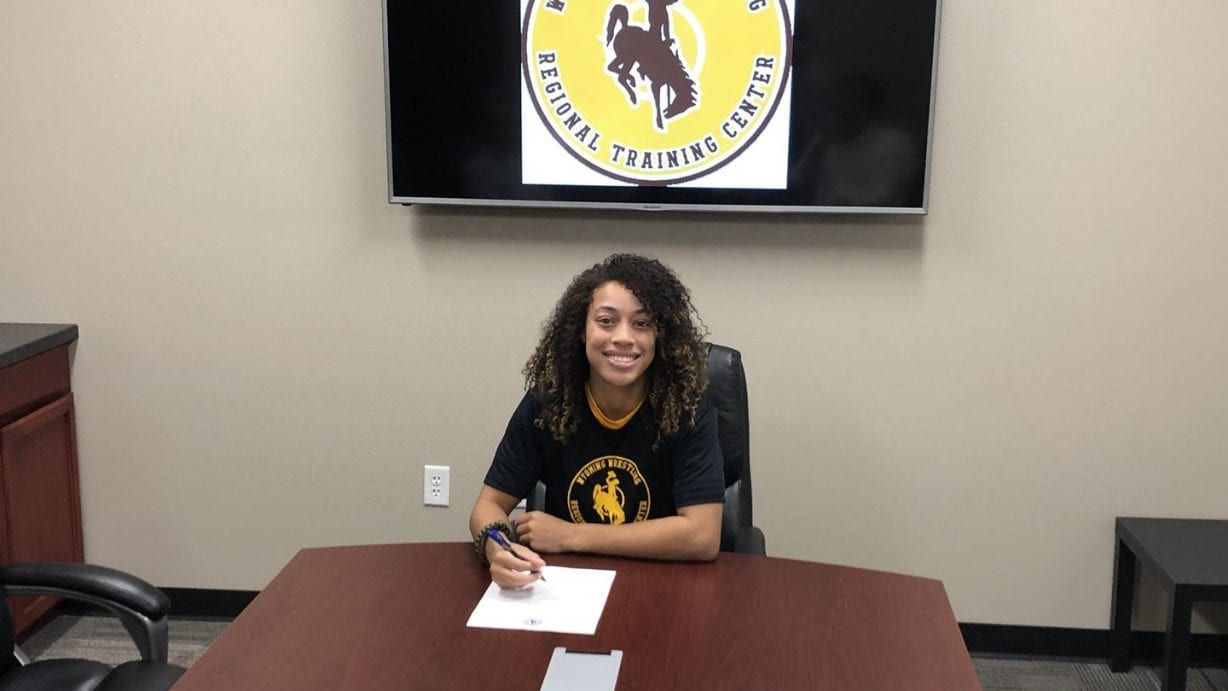 alexis-porter-wwrtc-signing